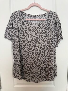 Maurices Black and Gray Leopard Scoop Neck Short Sleeve Tee